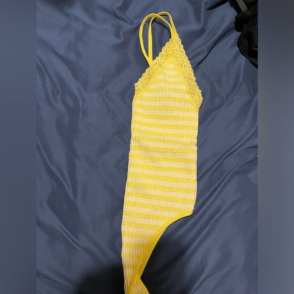 *NWOT* Forever 21 Yellow Striped V Neck Lace Buttonsnap Bodysuit - Picture 10 of 16